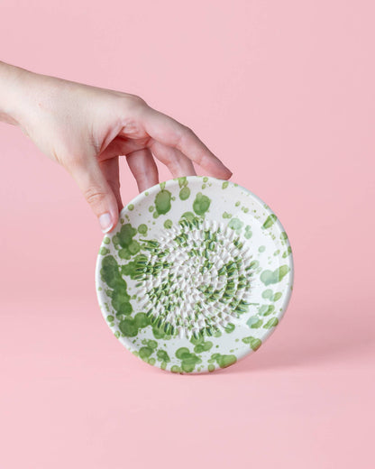 Assiette râpe-ail en céramique - petite verte et blanche - mousse: AVEC EMBALLAGE