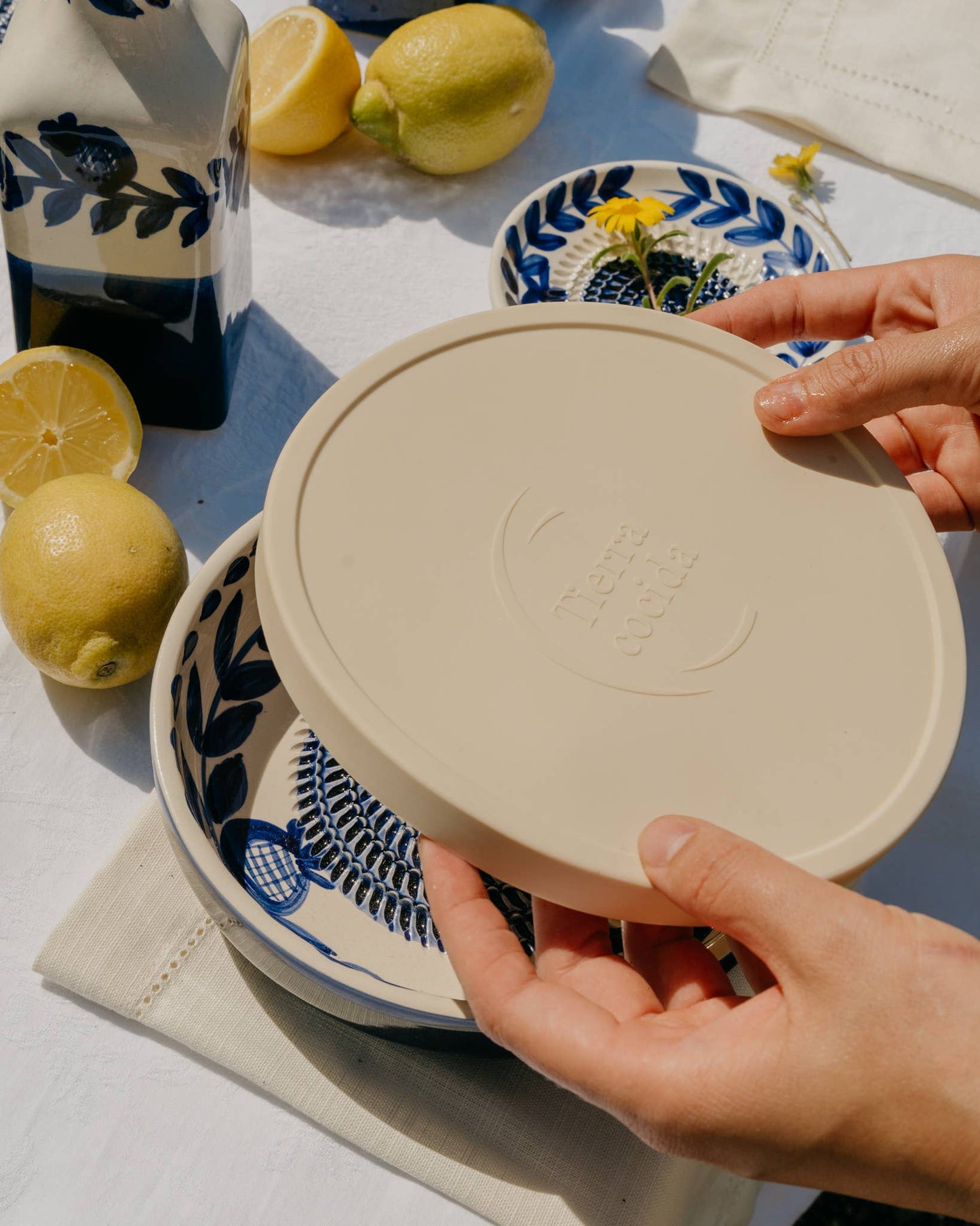 Assiette râpe-ail - Grande, en céramique bleue - Traditionnelle de Nerja