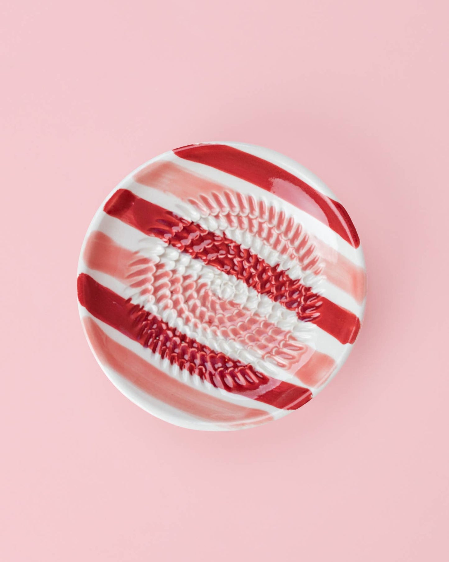 Petite assiette râpe-ail en céramique - Prête à offrir - Motif cœur: AVEC EMBALLAGE