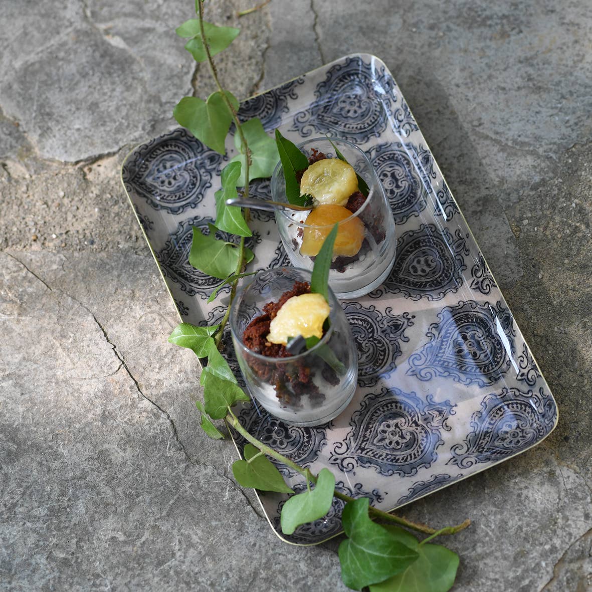 Plateau métal émaillé Arles lin 10x15, bordure dorée