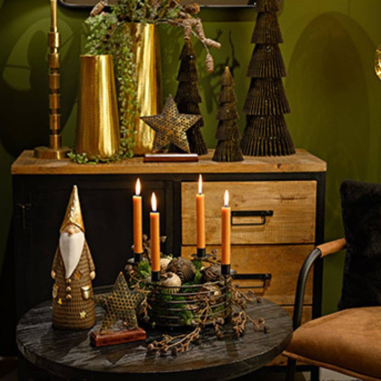 Bougie conique naturelle teintée dans la masse Ø 2x18 cm Durée de combustion env. 8 heures.