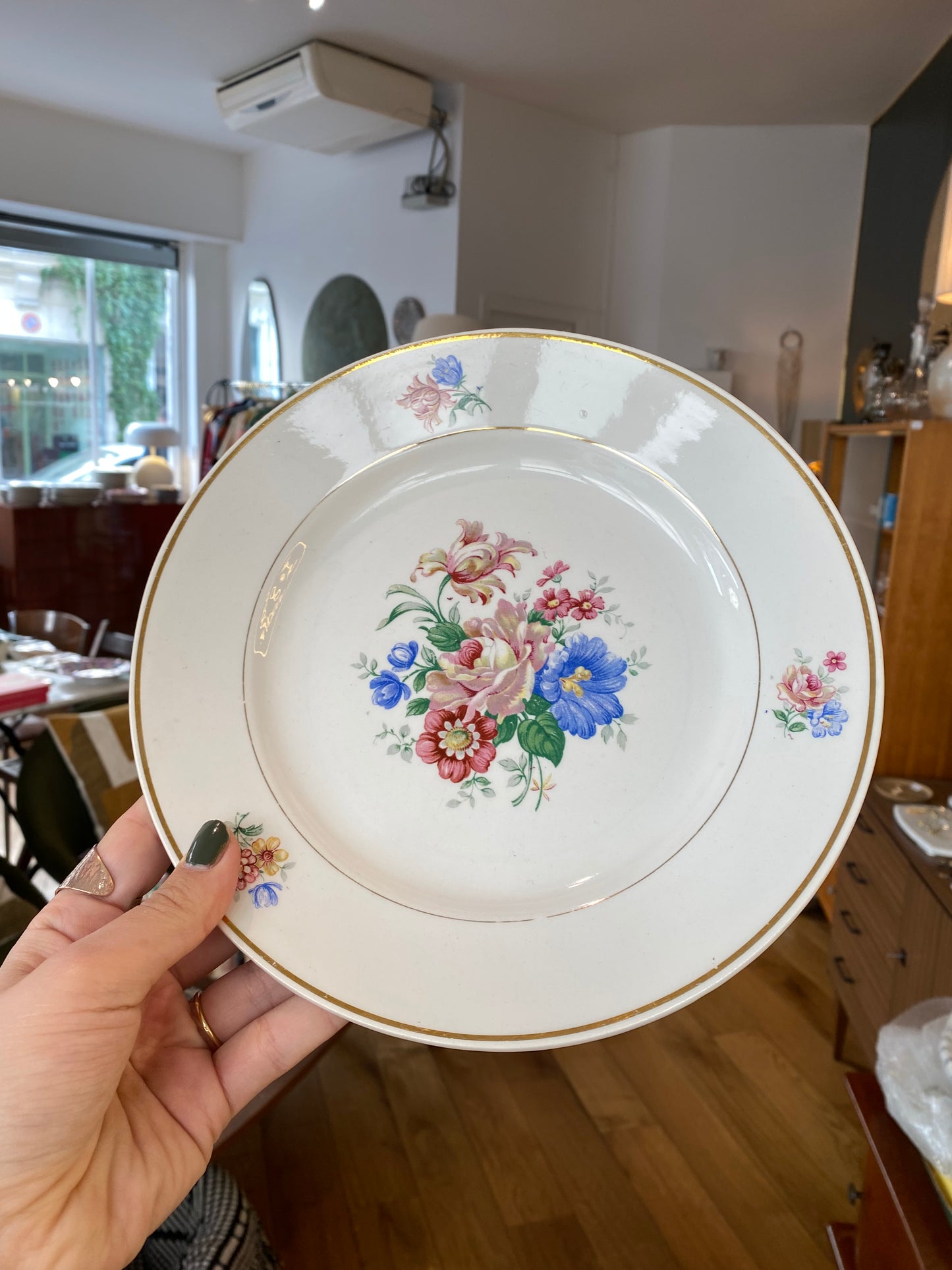 Assiettes plates fleurs